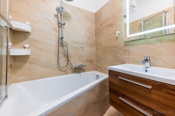 Luxusný 3-izbový byt na predaj - REZERVOVANÉ - 9