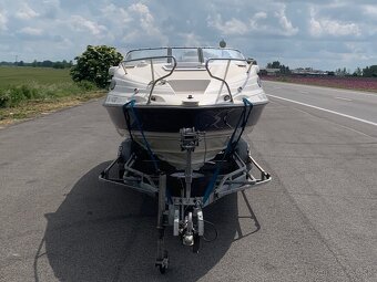 Motorový čln REGAL 2150, Volvo Penta 5GL - 9