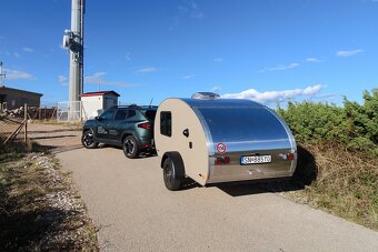 Mini obytny príves / karavan - teardrop trailer - 9