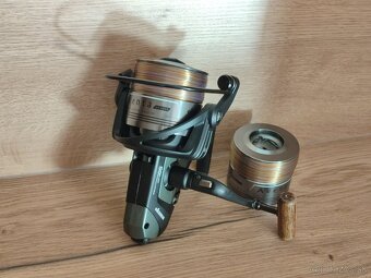Naviják OKUMA Aventa 6000 + náhradná cievka + 2x nový silon - 9