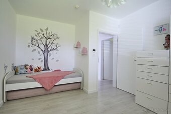 Exkluzívne iba v APEX reality 5i. RD s bazénom v Trnave - 9