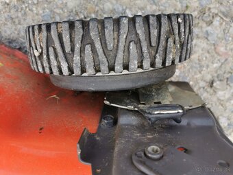 Husqvarna kosacka s pohonom na diely - 9