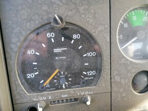 Predam troj stranny sklapac Mercedes s hydraulickou rukou - 9