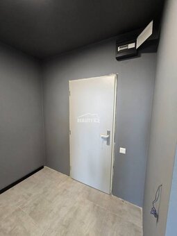 Zrekonštruovaný 2 izbový byt s veľkým balkónom - 9