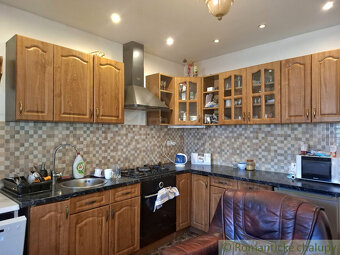 Prízemný rodinný dom v širšom centre mesta Lučenec. - 9