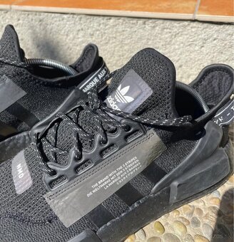 ADIDAS NMD R1. V2 44 2/3 TRIPLE BLACK - 9