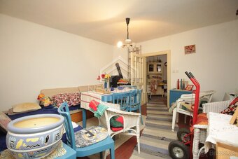 ZOBOR - 2 x RD na jednom pozemku, pôvodný stav - 9