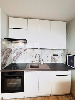 NAJLEPŠIA GARSÓNKA, PETRŽALKA, KLÍMA, LOGGIA, ELEKTRIČKA - 9
