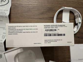 Apple AirPods 2. generácia s nabíjacím puzdrom + bal - 9