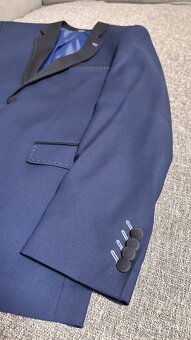 Tmavomodrý svadobný oblek + vesta Pavanna (ako nový) - 9
