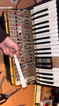 Harmonikár, Akordeonista, Oprava akordeónu - 9