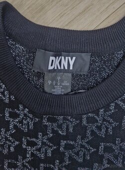NOVE Guess a DKNY monogram logovane zimne saty - 9