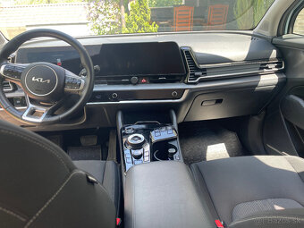 Predám Kia Sportage 1,6 T-GDI PHEV AWD A6 Gold, 4x4 - 9