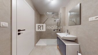 Na prenájom 2 izbový byt 45 m2 + terasa 15 m2 + 30 m2 predzá - 9