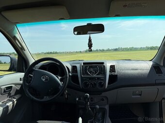 Toyota Hilux 2,5 D4D - 9