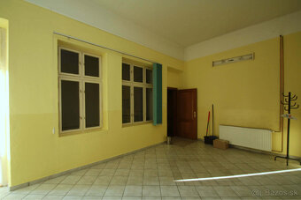 Prenájom priestorov  na 1. poschodí Dom Módy na Nám. gen. M. - 9