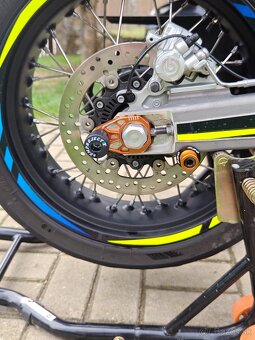 KTM 690 SMC R 2022 - 9