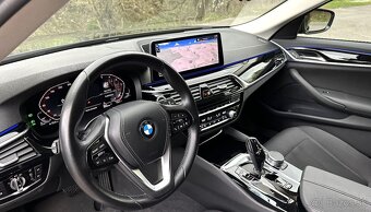 BMW 520d xDrive A/T FACELIFT, KAMERA, NAVI, FULL LED, ŤAŽNÉ - 9