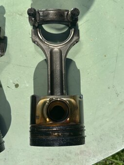 Ojnice a piesty BMW N57D30A - 9
