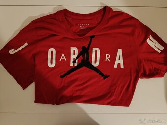 Krabica plný mikín - 9