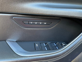 Jaguar XE 2.0 D R-SPORT 180 PS - 9