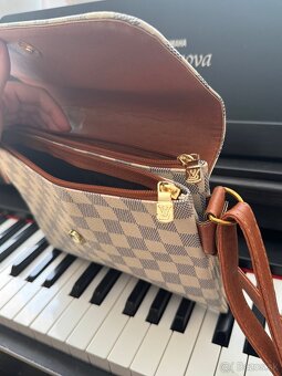 Louis biela crossbody kabelka - 9