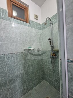 Na predaj 4 izbový rodinný dom + hosťovský dom v Kolárove - 9