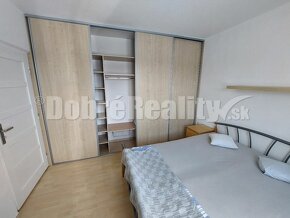 Kompletne prerobený a zariadený 2-izbový byt v centre Prievi - 9