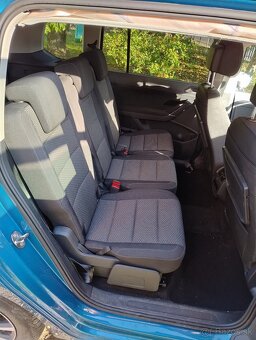 VW Touran 1.5 TSI havarovaný - 9