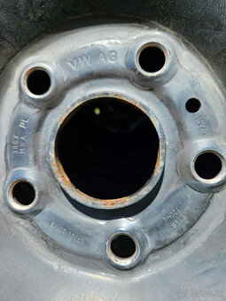 Hankook winter icept rs3 + original plechové disky VW - 9