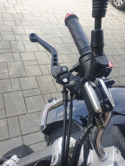 Suzuki GSR 600 - 9