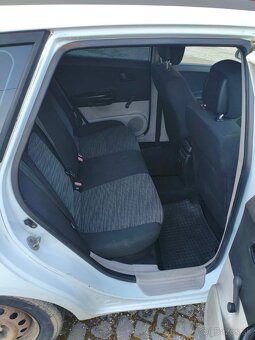 Kia ceed 1.6 crdi 84kw 6/2007 - 9