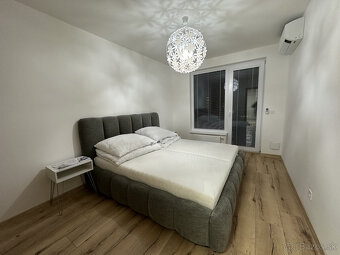 LUXUSNÝ 3-IZBOVÝ BYT S VEĽKOU TERASOU A PARKOVANÍM - 9