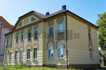 Veľkometrážny 2 izbový byt v historickom dome s pozemkom - 9
