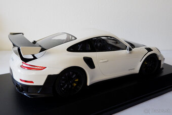 Porsche 911 GT2RS White/Black - 9