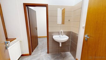 Na prenájom obchodný priestor s parkovaním v centre Trenčína - 9