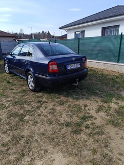 Predám Škoda Octavia 2.0 l benzín na náhradné diely - 9