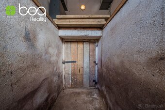 Garáž s elektrinou, montážnou jamou, pivnicou Levoča - 9