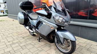 Kawasaki GTR 1400 - 9