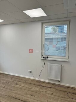 Obchodno-kancel. priestor / byt s predzáhradkou a VIP parkov - 9