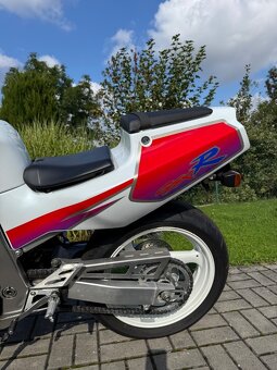 Suzuki GSX-R 400 - 9