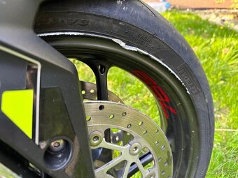 Triumph speed triple 765rs - 9