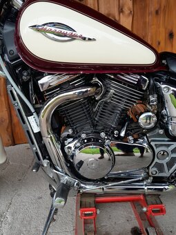Suzuki Marauder VZ 800 - 9