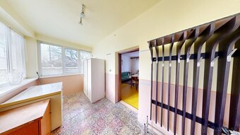 4 IZBOVÝ RODINNÝ DOM V STREDE OBCE, ČIASTOČNÁ REKONŠTRUKCIA - 9