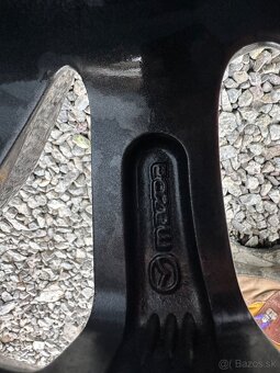 MAZDA R16 215/60 R16 - 9