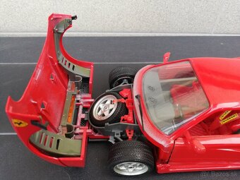 Bburago Ferrari F40 1/18 Červený - 9