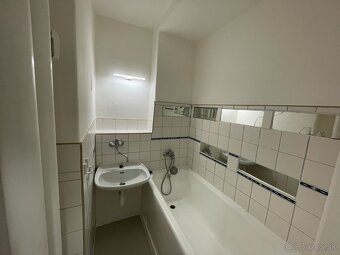 Na prenájom 2 izbový byt v centre NMnV - 9