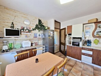 PREDAJ: 8 IZBOVÝ RODINNÝ DOM 374 M2, POZEMOK 355 M2, POPRAD - 9