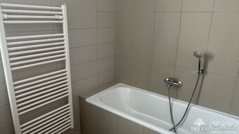 Ponúkame na predaj 1-izbový byt o rozlohe 44,56m2 s vlastný - 9