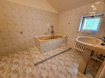 TOP CENA  KRÁSNY DVOJPODLAŽNÝ RODINNÝ DOM V TICHEJ LOKALI - 9